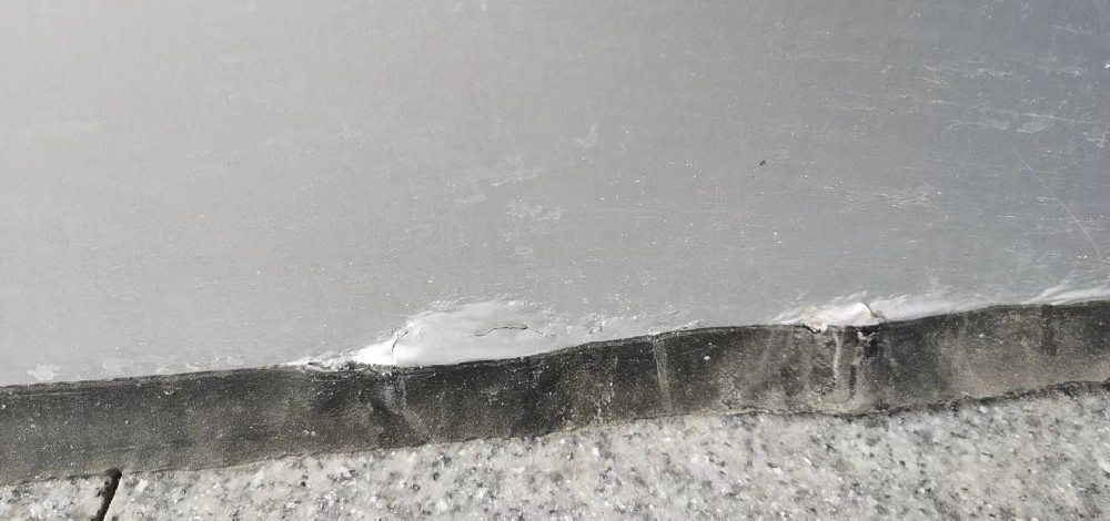 氟碳幕墙铝单板才两年就腐蚀了?怎么预防